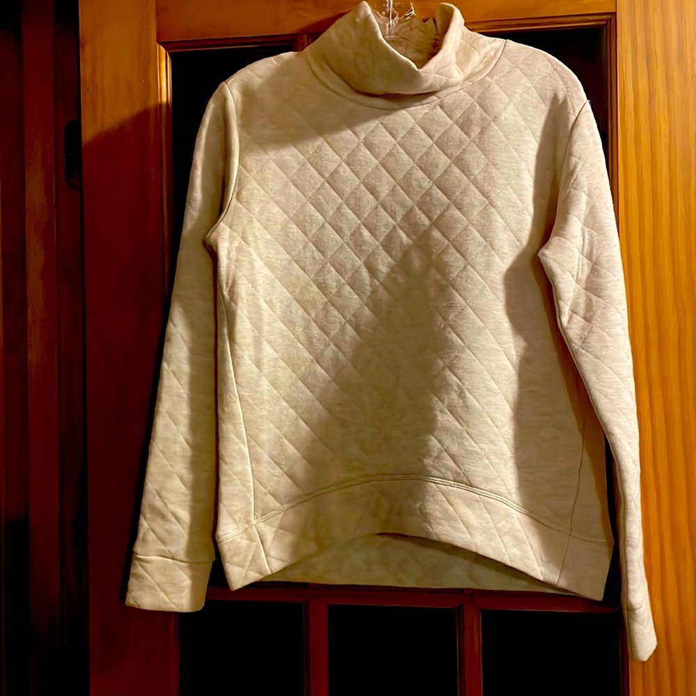 New with tags stylus quilted style, fuzzy inside sweatshirt